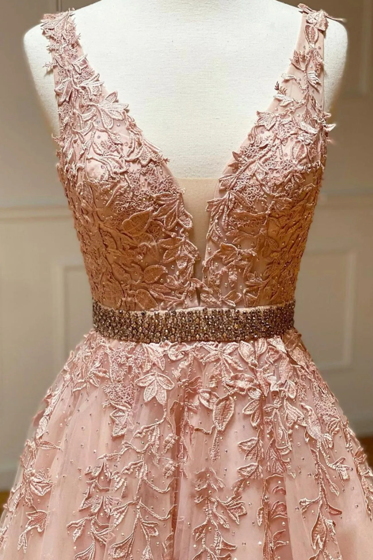 Pink V-Neck Lace Long Prom Dresses A-Line Tulle Graduation Dresses