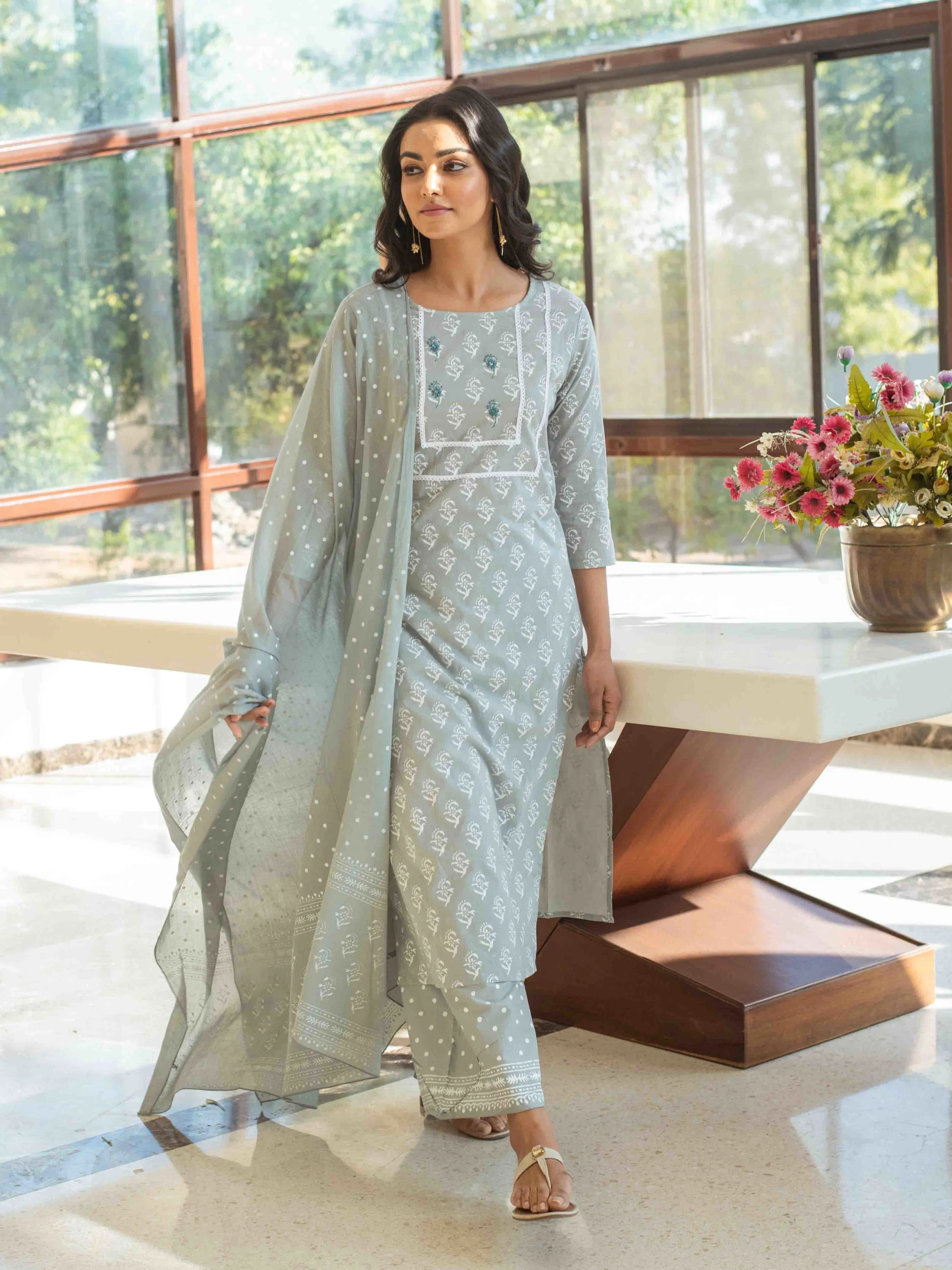 Women Grey & White Printed Dupatta Set